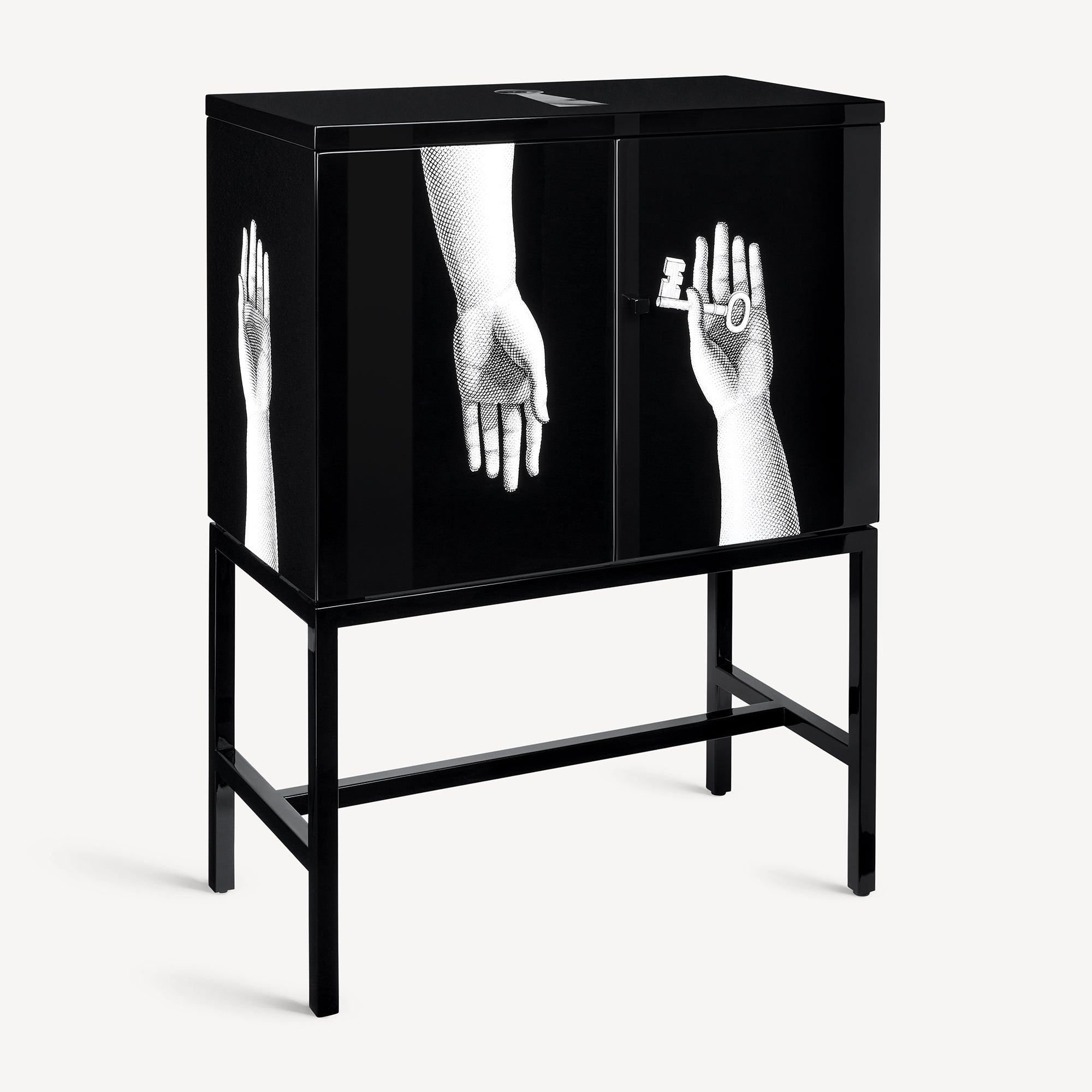 atelier-fornasetti-mani-sideboard-hand-schl-ssel-kommode-klein image 3