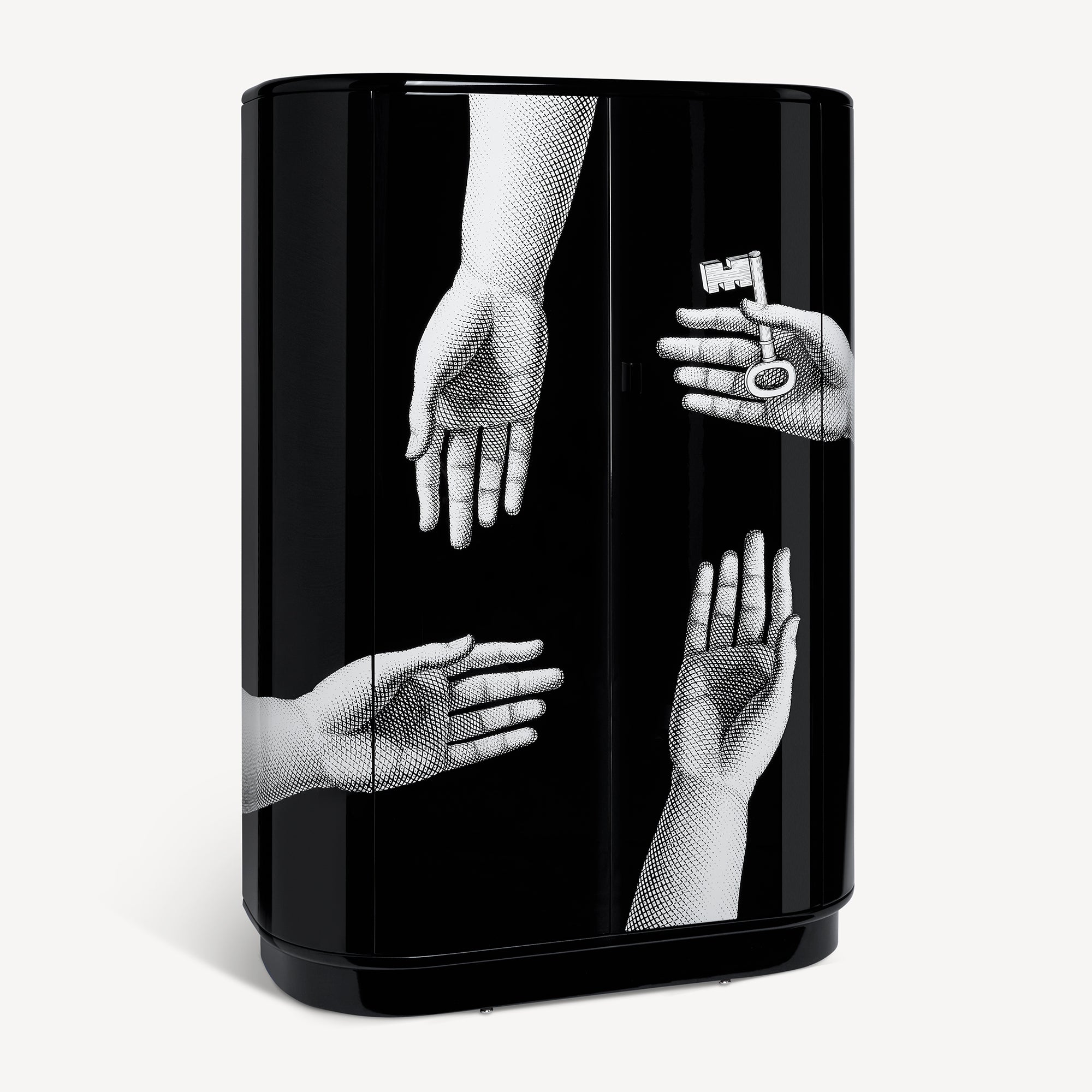 atelier-fornasetti-mani-schrank-h-nde-schloss-gebogen image 3