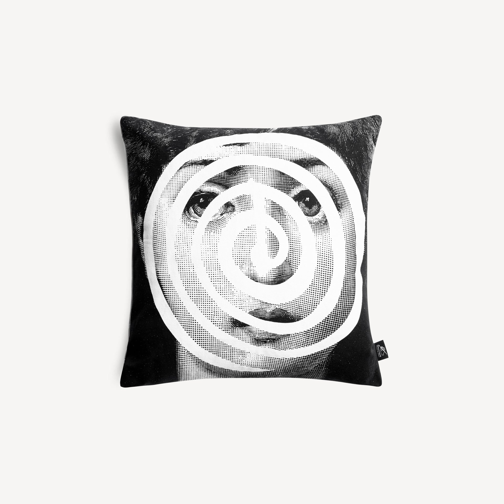fornasetti-tema-e-variazioni-n-18-297-kissen-baumwolle image 1