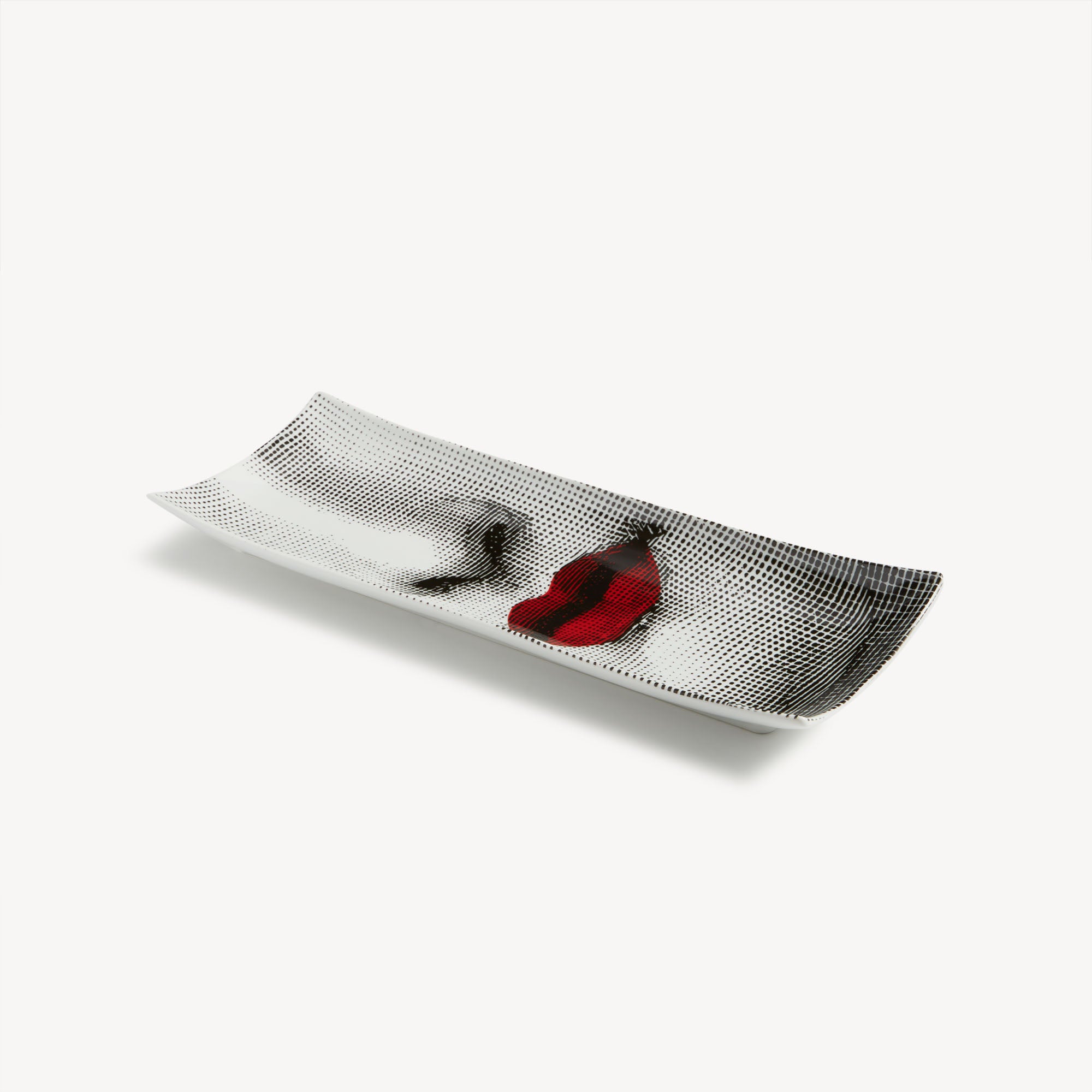 fornasetti-tema-e-variazioni-tablett-n-397-red-lips-porzellan image 2
