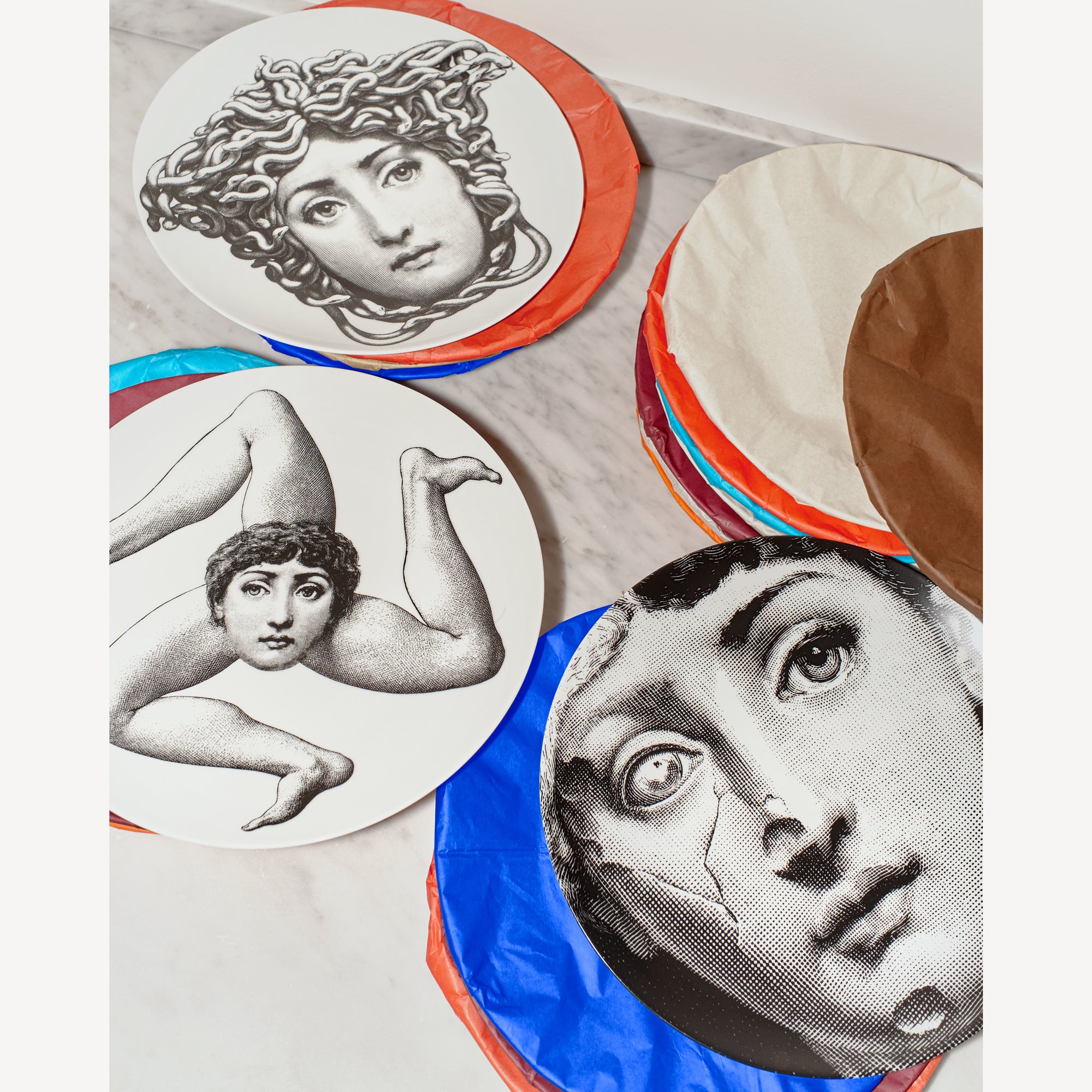 fornasetti-tema-e-variazioni-n-186-wandteller-porzellan-gesicht image 5