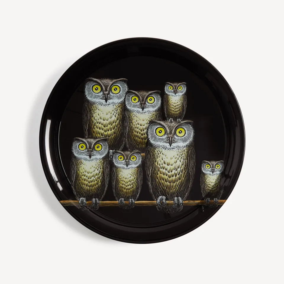 atelier-fornasetti-civette-tablett-eulen-motiv-rund-lackiert image 1