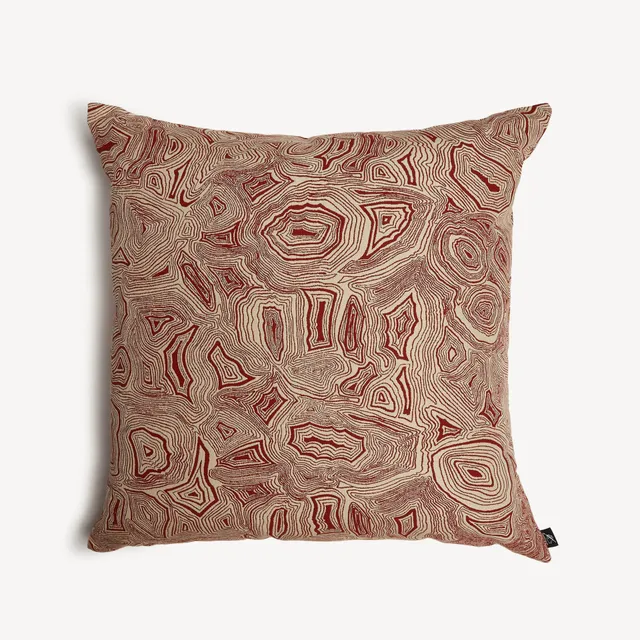 fornasetti-malachite-outdoor-kissen-gr-n-bedruckt-terrasse image 1