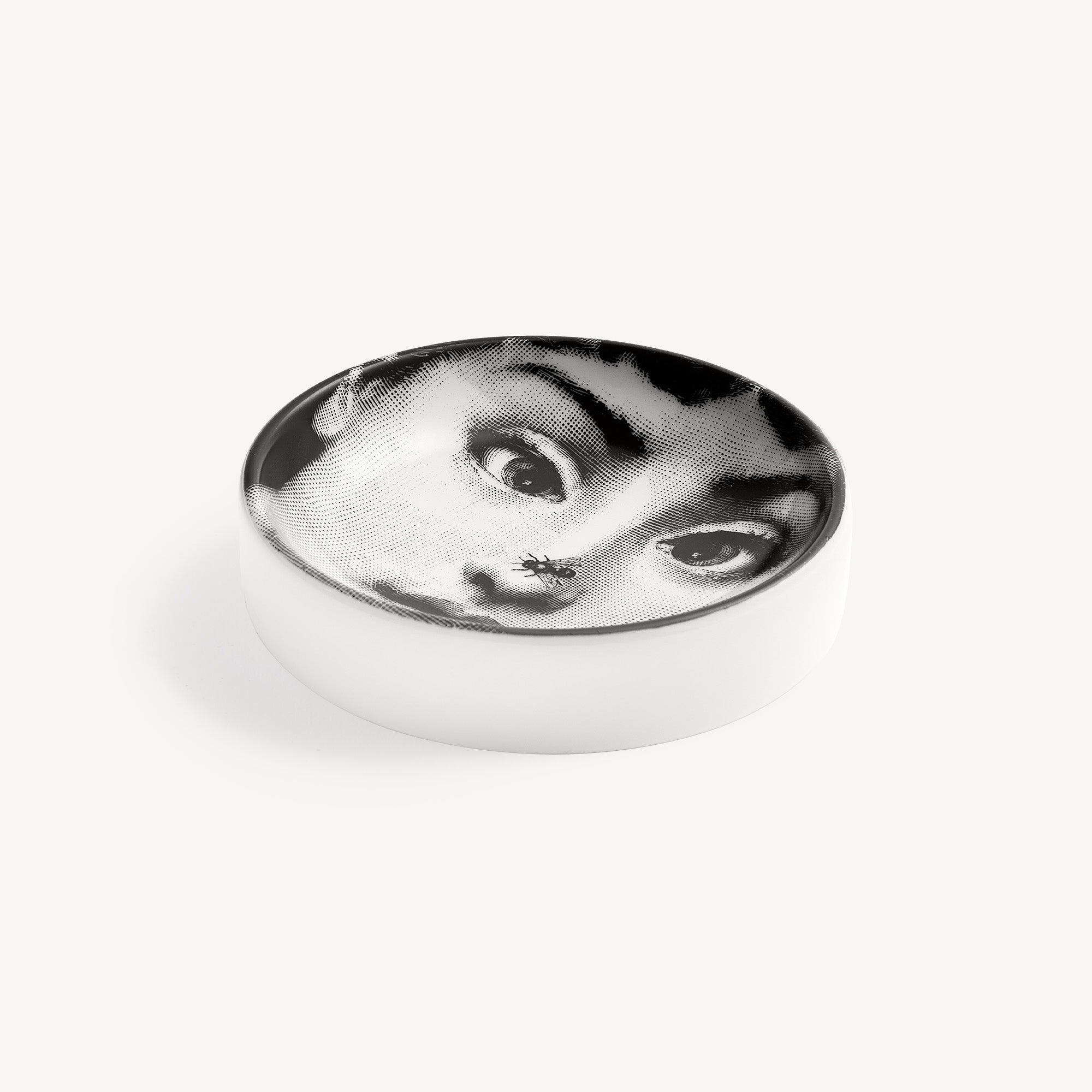 fornasetti-tema-e-variazioni-aschenbecher-n-363-rund image 2