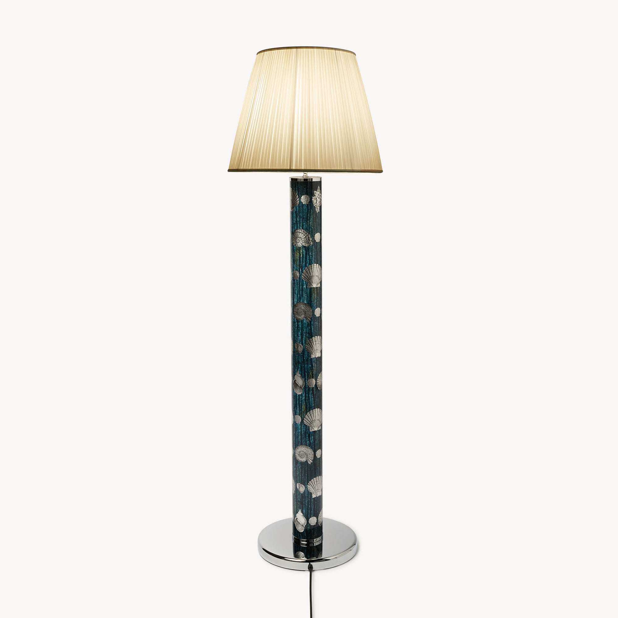 atelier-fornasetti-lampenschirm-konisch-plissee-stoff image 3
