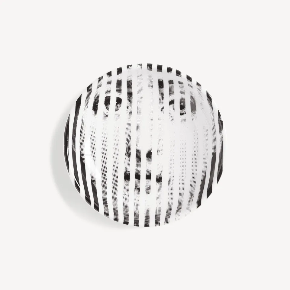 fornasetti-tema-e-variazioni-n-34-aschenbecher-porzellan-lina-cavalieri image 1