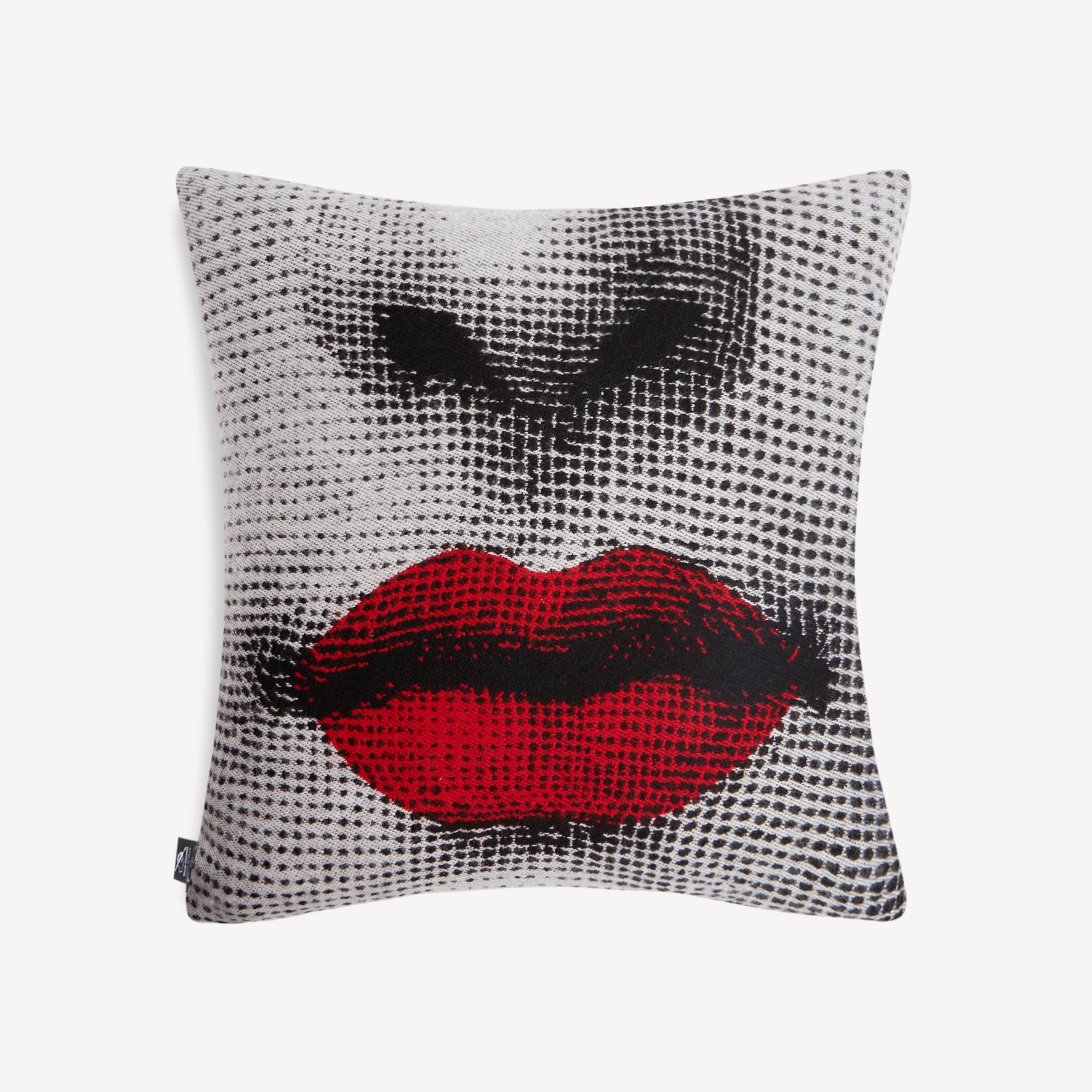 fornasetti-kiss-kissen-wolle-rot-lina-cavalieri image 2