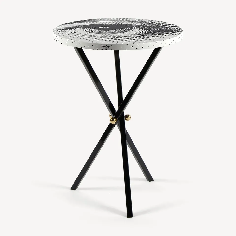 fornasetti-occhio-couchtisch-holz-mit-auge-dekor image 1