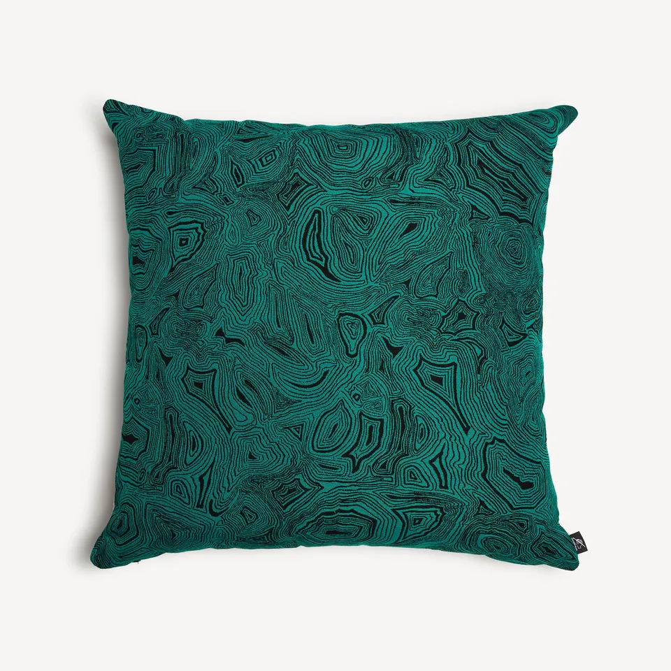 atelier-fornasetti-malachite-outdoor-kissen-gr-n-deko image 1