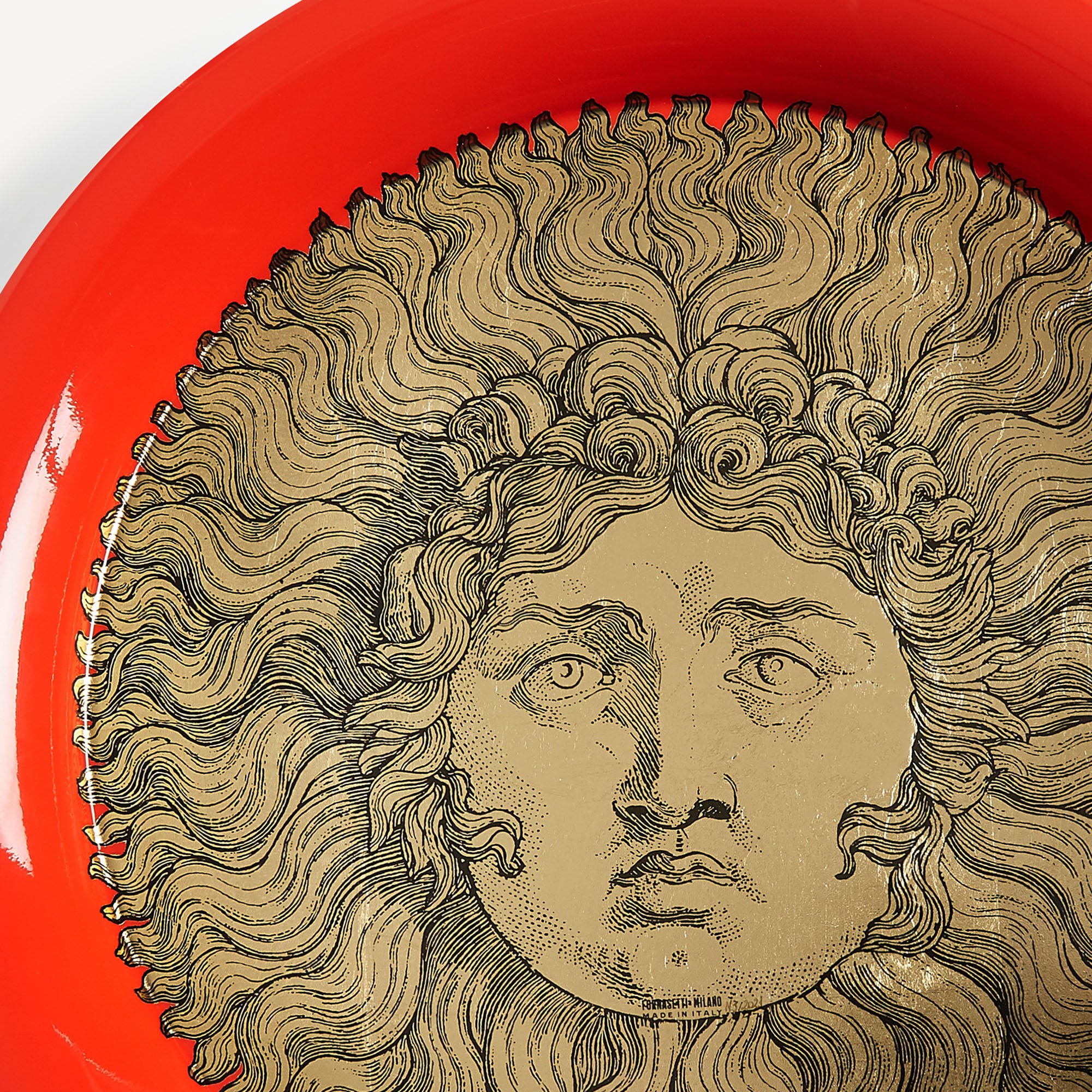 atelier-fornasetti-re-sole-rundes-tablett-metall-sonne image 4