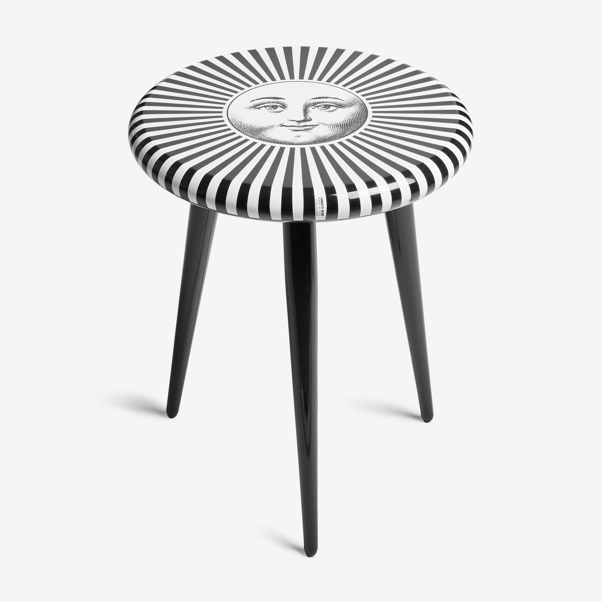 fornasetti-sole-raggiante-hocker-sitz-mit-sonne-und-holzbeinen image 1