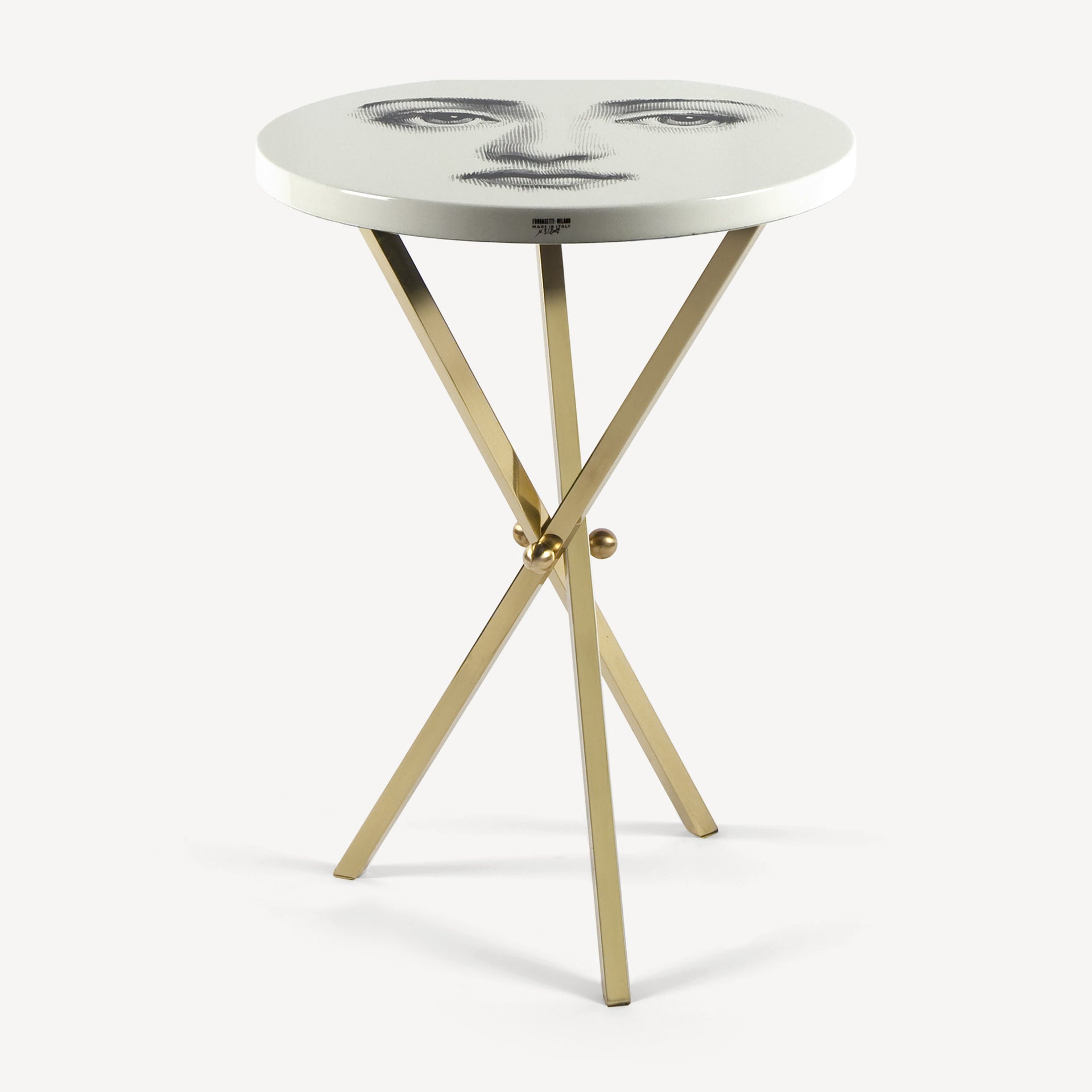 fornasetti-tema-e-variazioni-n-6-couchtisch-design-rund image 1