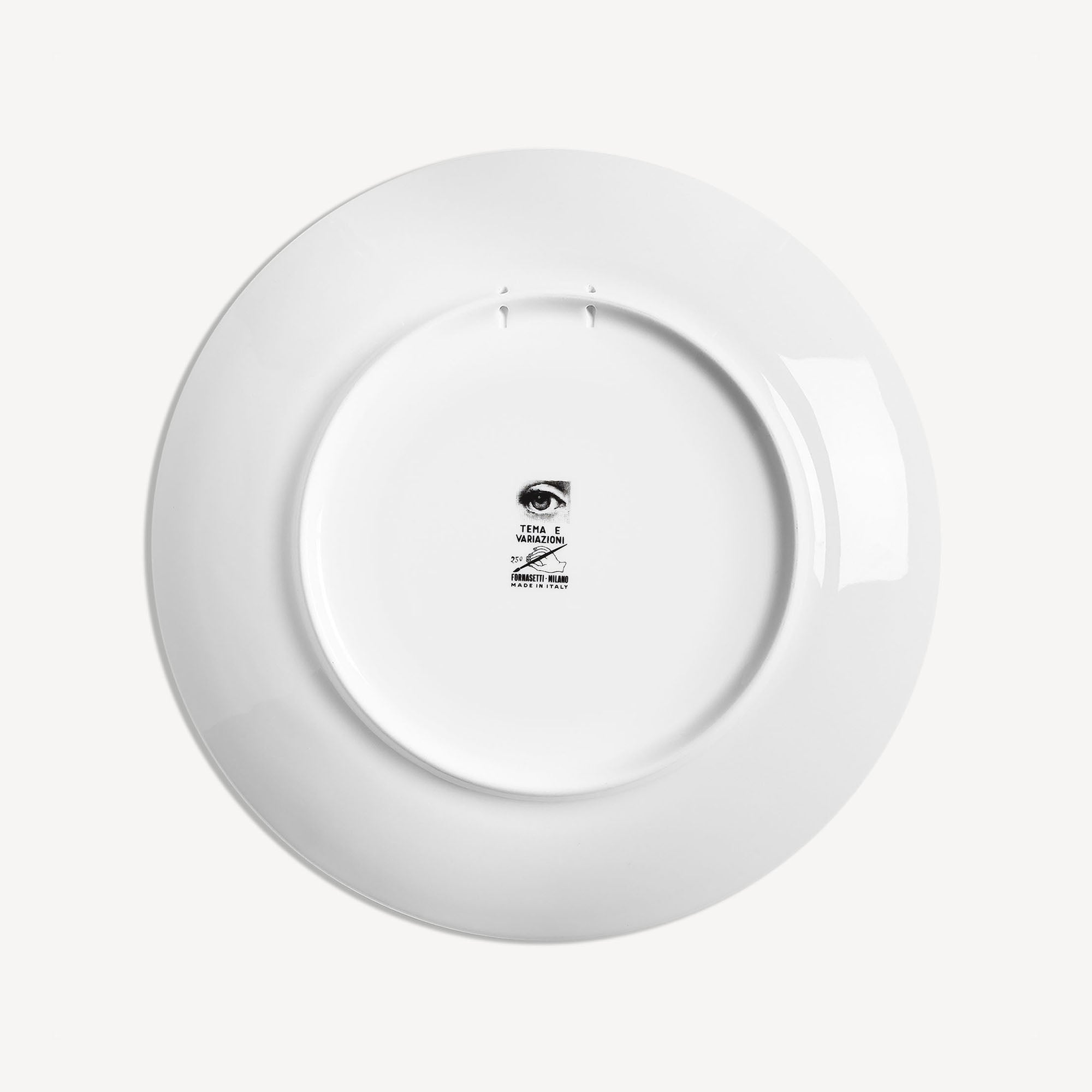 fornasetti-tema-e-variazioni-n-250-wandteller-gesicht image 3