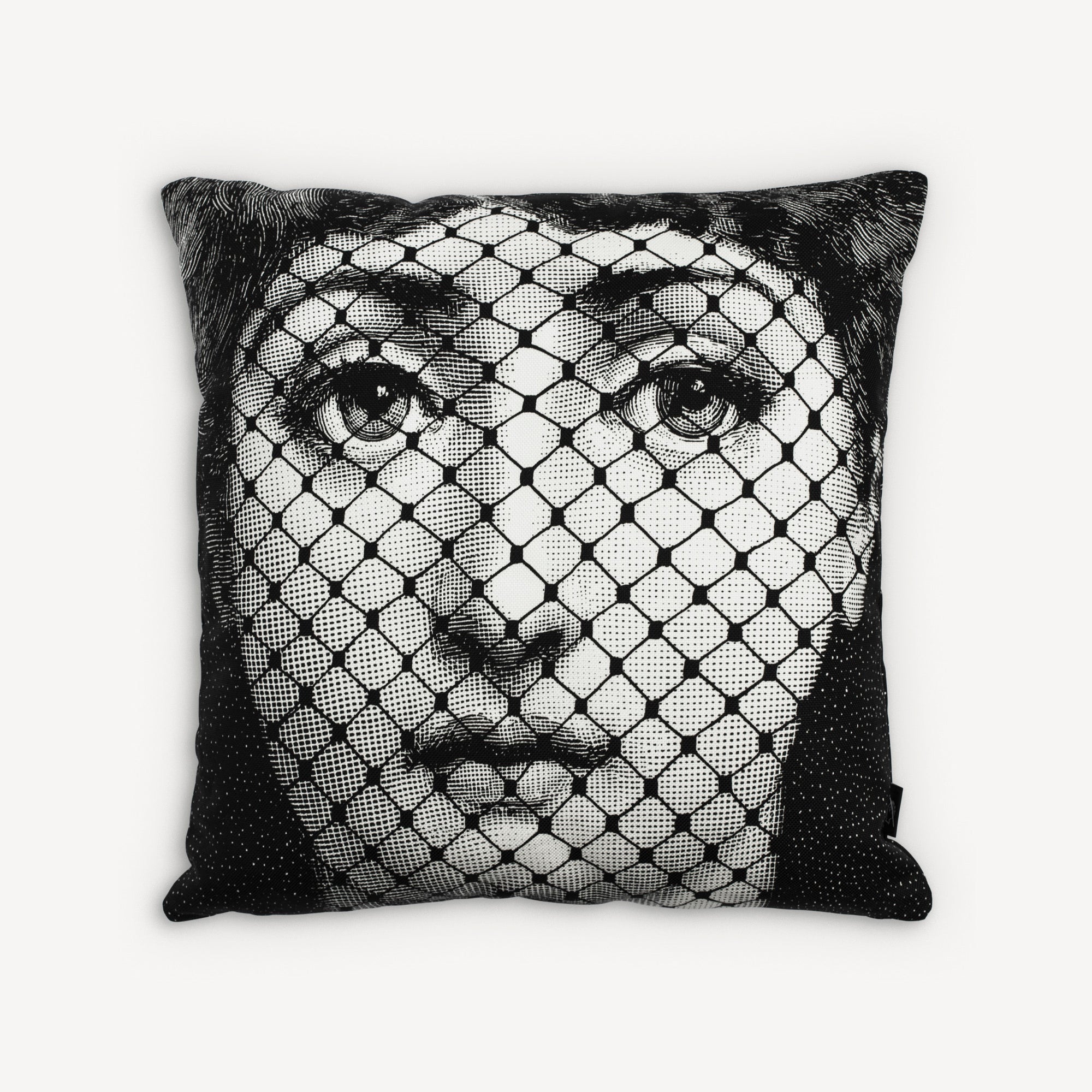 fornasetti-burlesque-kissen-tema-e-variazioni-mit-bezug image 1