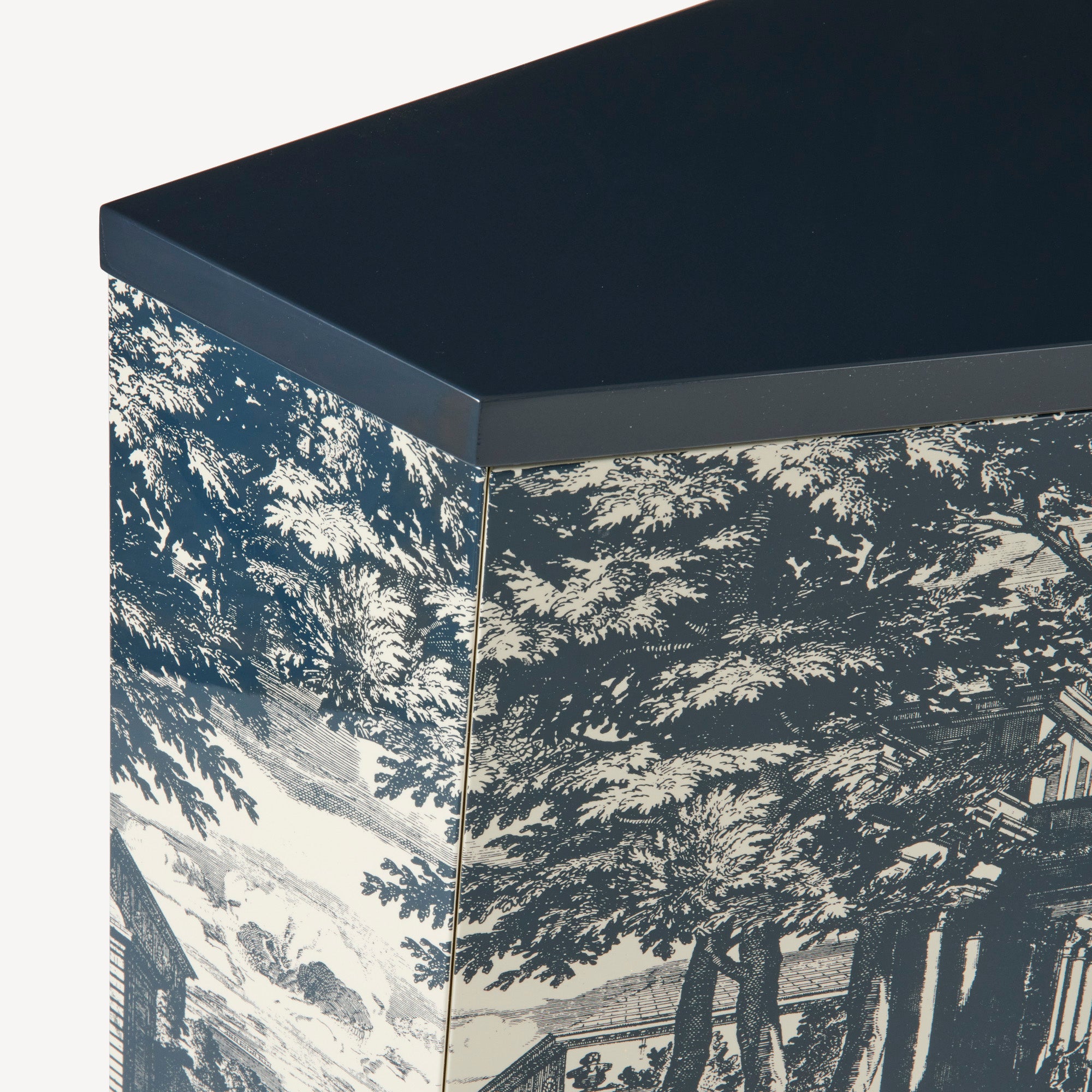 atelier-fornasetti-giardino-settecentesco-beistellschrank-polyedrisch image 4
