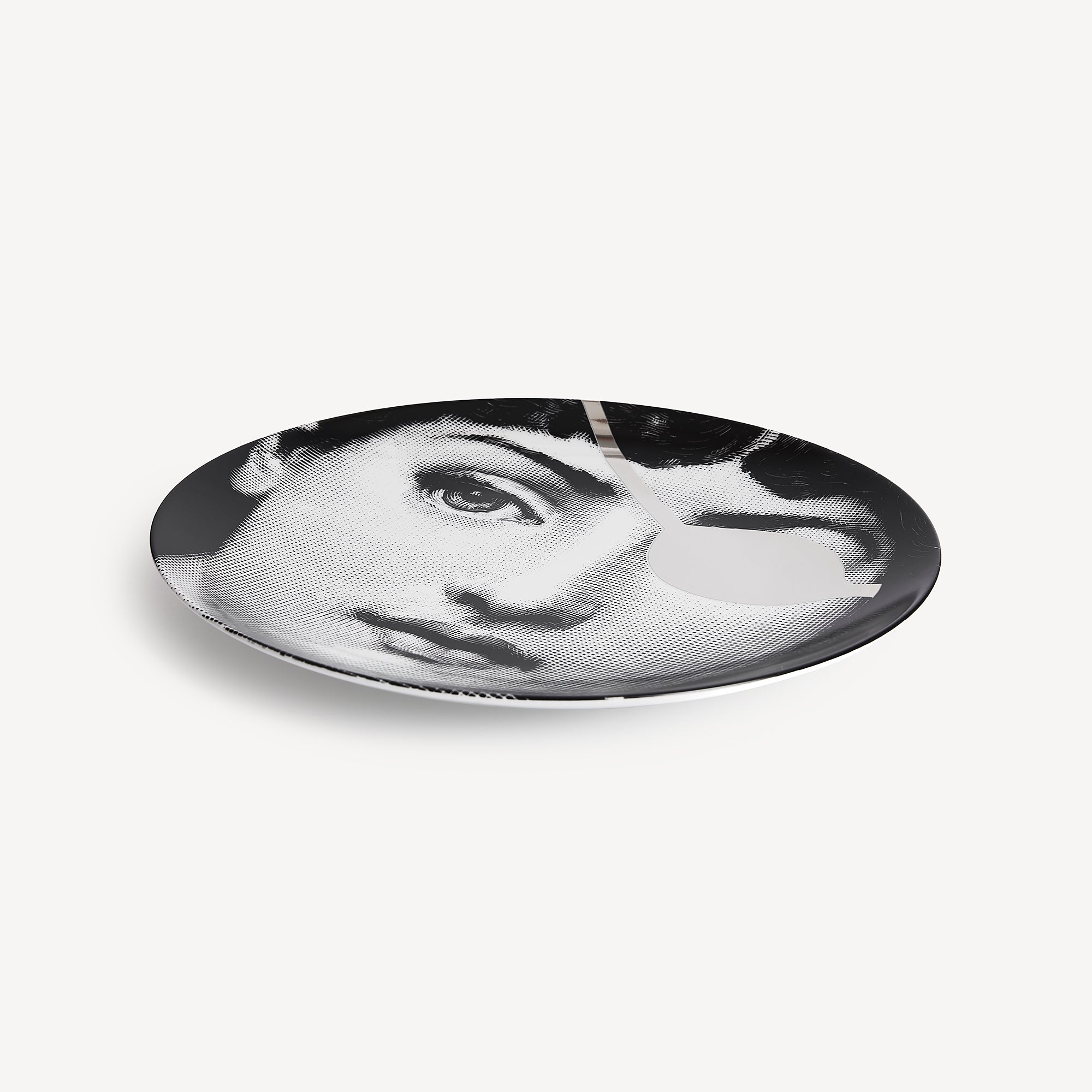 atelier-fornasetti-tema-e-variazioni-wandteller-n-8-platin image 2