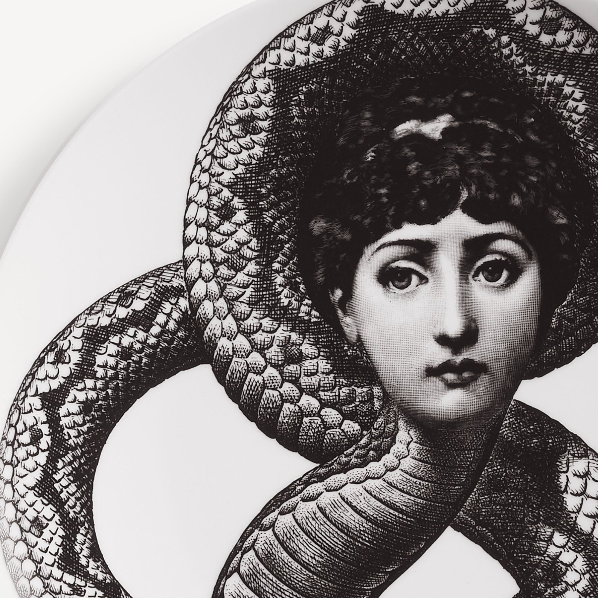 atelier-fornasetti-tema-n-198-wandteller-porzellan-gesicht image 4
