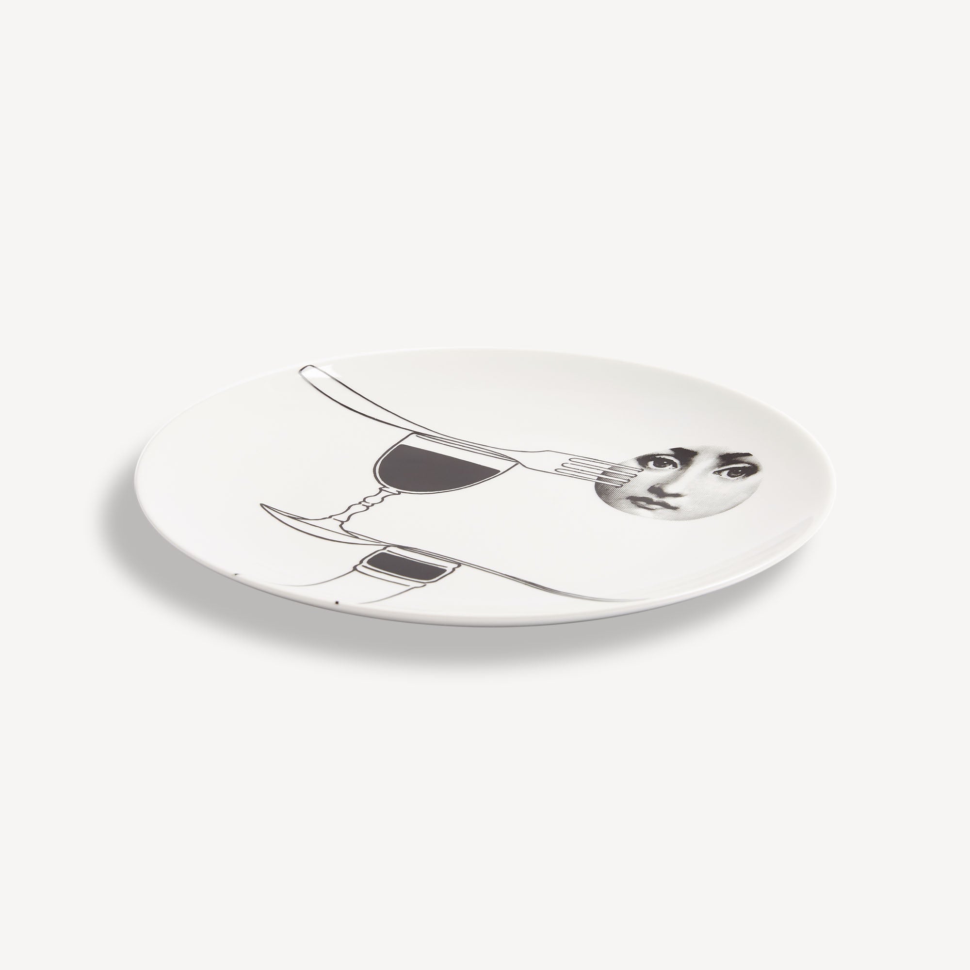 fornasetti-tema-e-variazioni-n-136-wandteller-porzellan-lina-cavalieri image 2