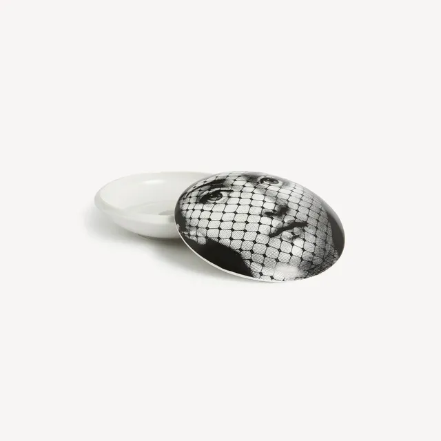 fornasetti-tema-e-variazioni-n-78-dose-porzellan-rund-2 image 1