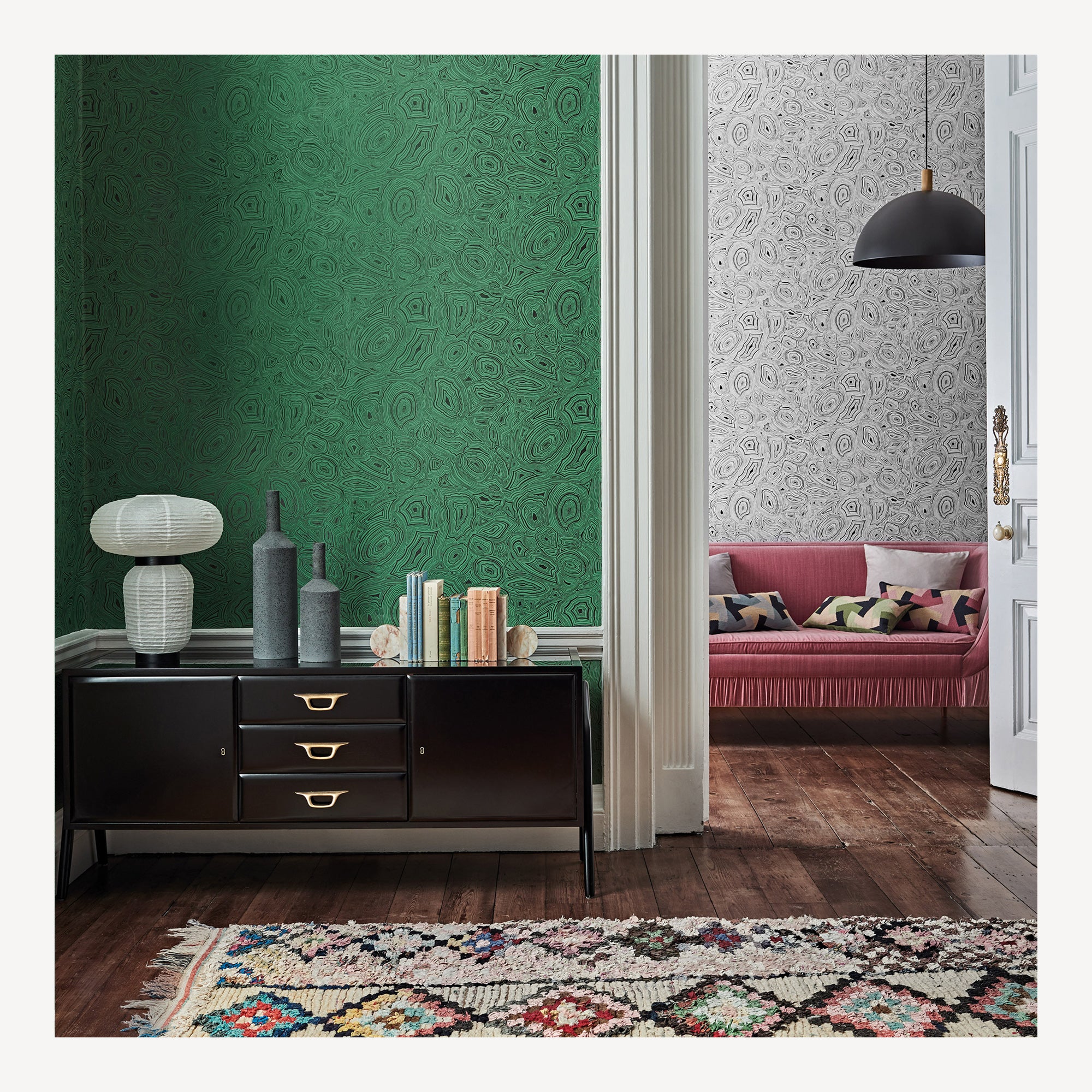 atelier-fornasetti-malachite-wallpaper-tapete-52-cm-x-10-m-mineral image 3