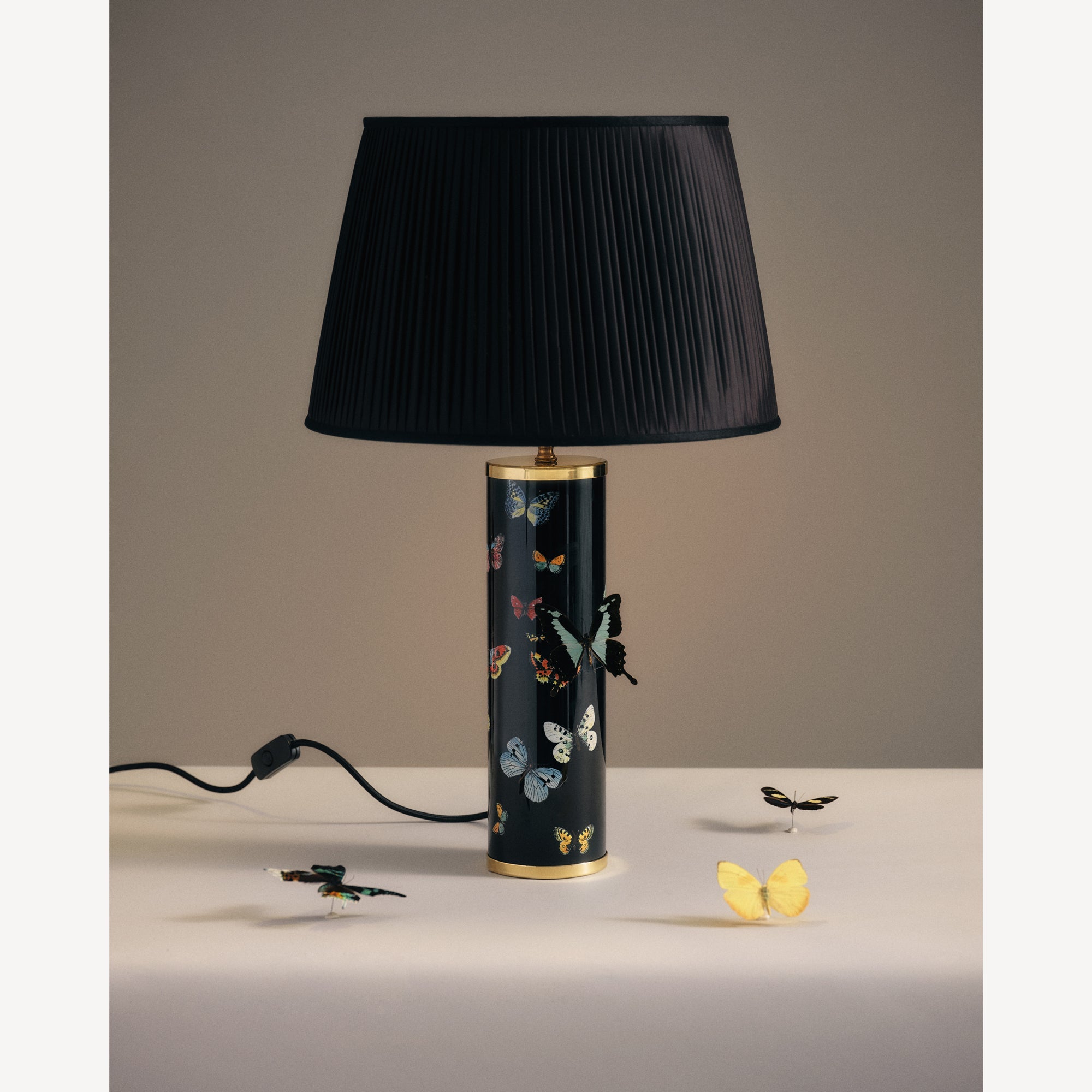 fornasetti-furniture-lampenfu-farfalle-schmetterling-metall image 5