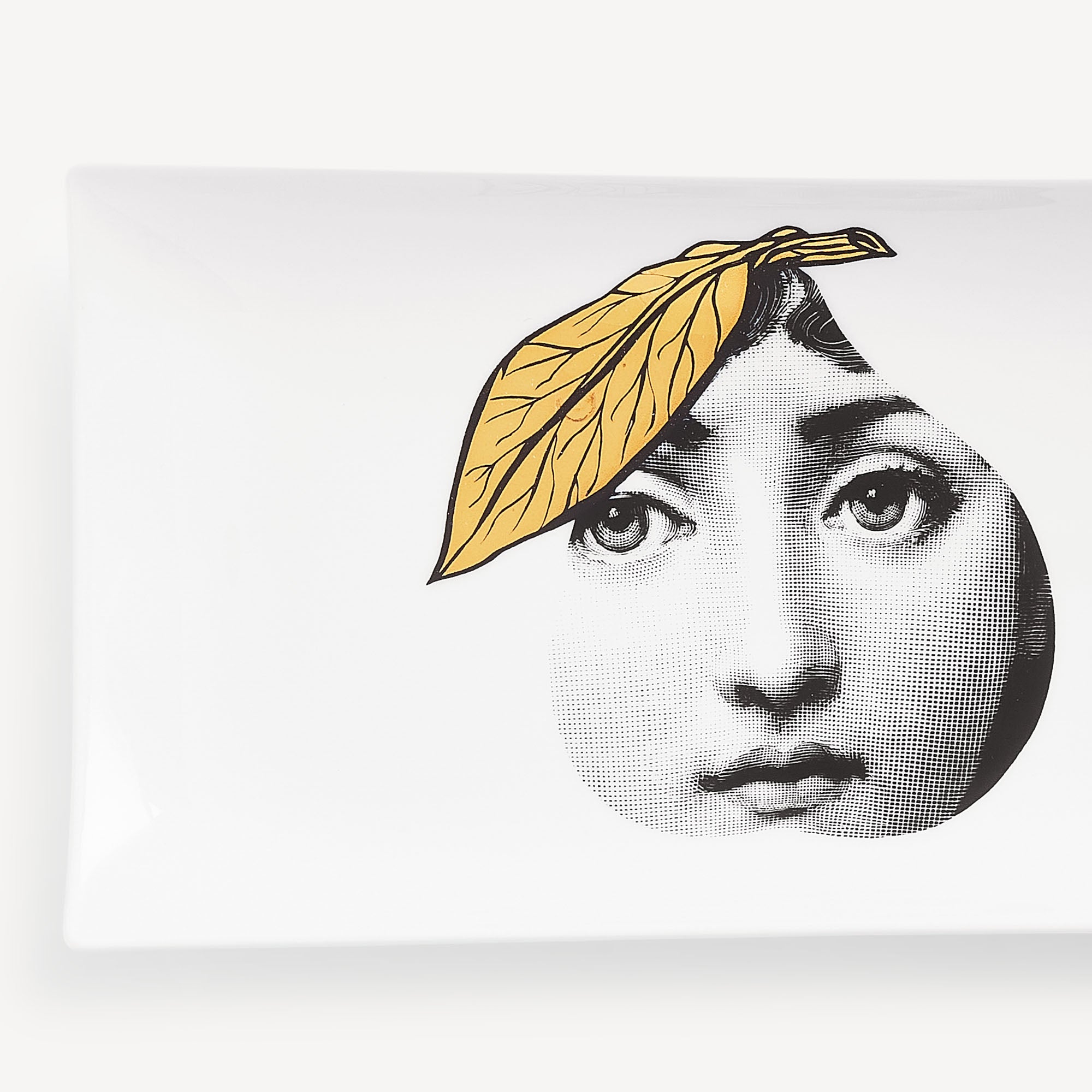 fornasetti-tema-e-variazioni-n-24-tablett-porzellan-gold image 4