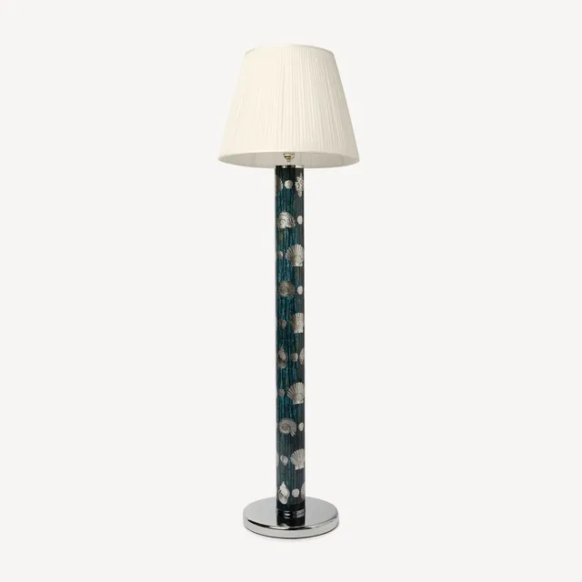 fornasetti-lampenschirm-konisch-stoff-plissiert-tischleuchte image 1