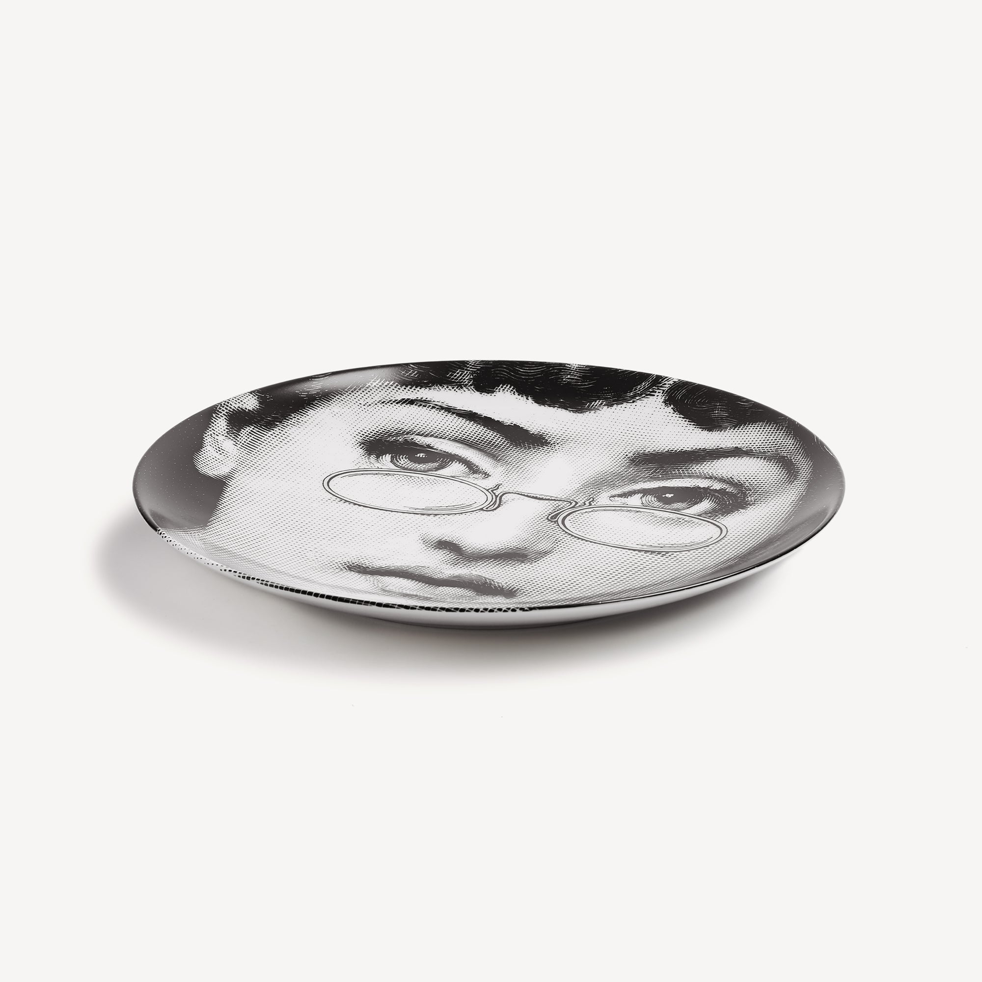 fornasetti-tema-e-variazioni-n-155-wandteller-porzellan-lina-cavalieri image 2