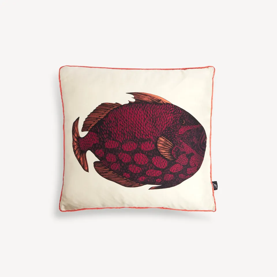 fornasetti-pesce-balestra-kissen-seide-quadratisch-rot image 1