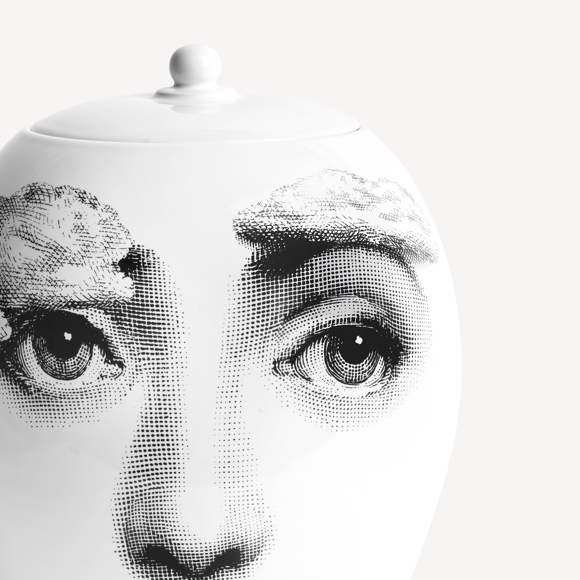 atelier-fornasetti-tema-e-variazioni-tra-le-nuvole-vase image 5