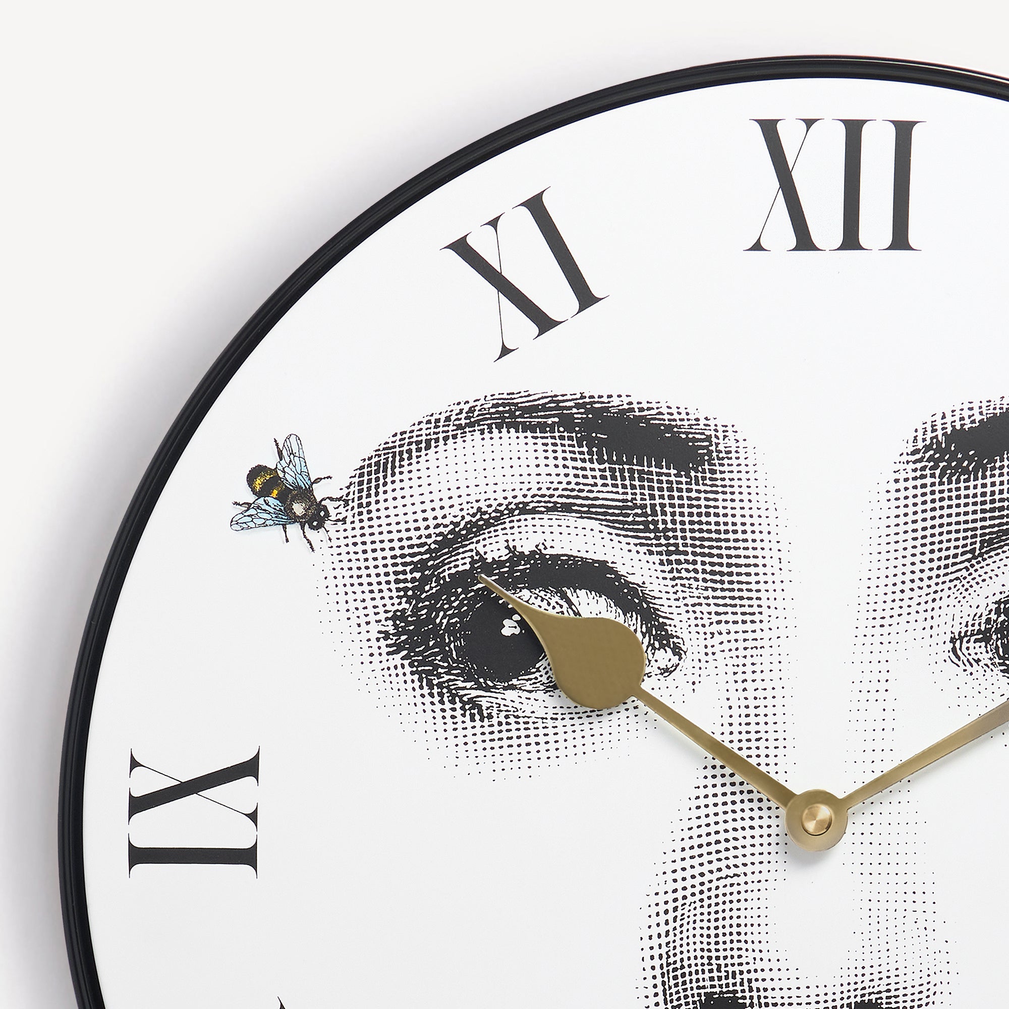 fornasetti-tema-e-variazioni-n-364-wanduhr-biene image 2