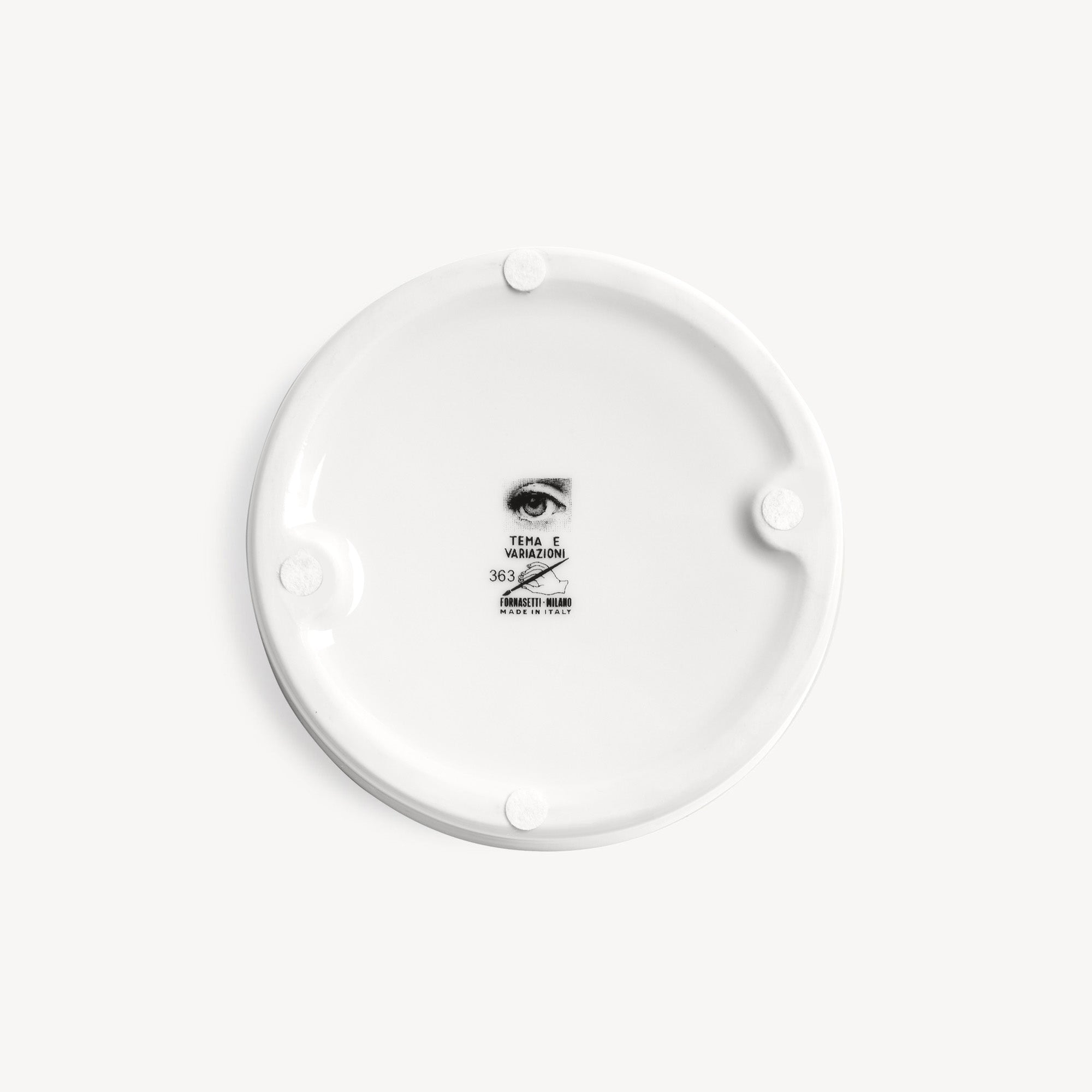fornasetti-tema-e-variazioni-aschenbecher-n-363-rund image 3
