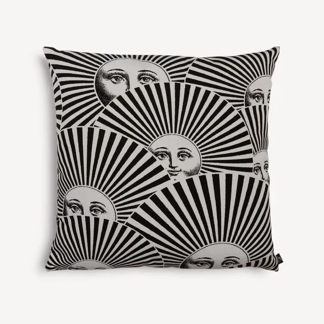 atelier-fornasetti-soli-a-ventaglio-outdoorkissen-sonne image 1