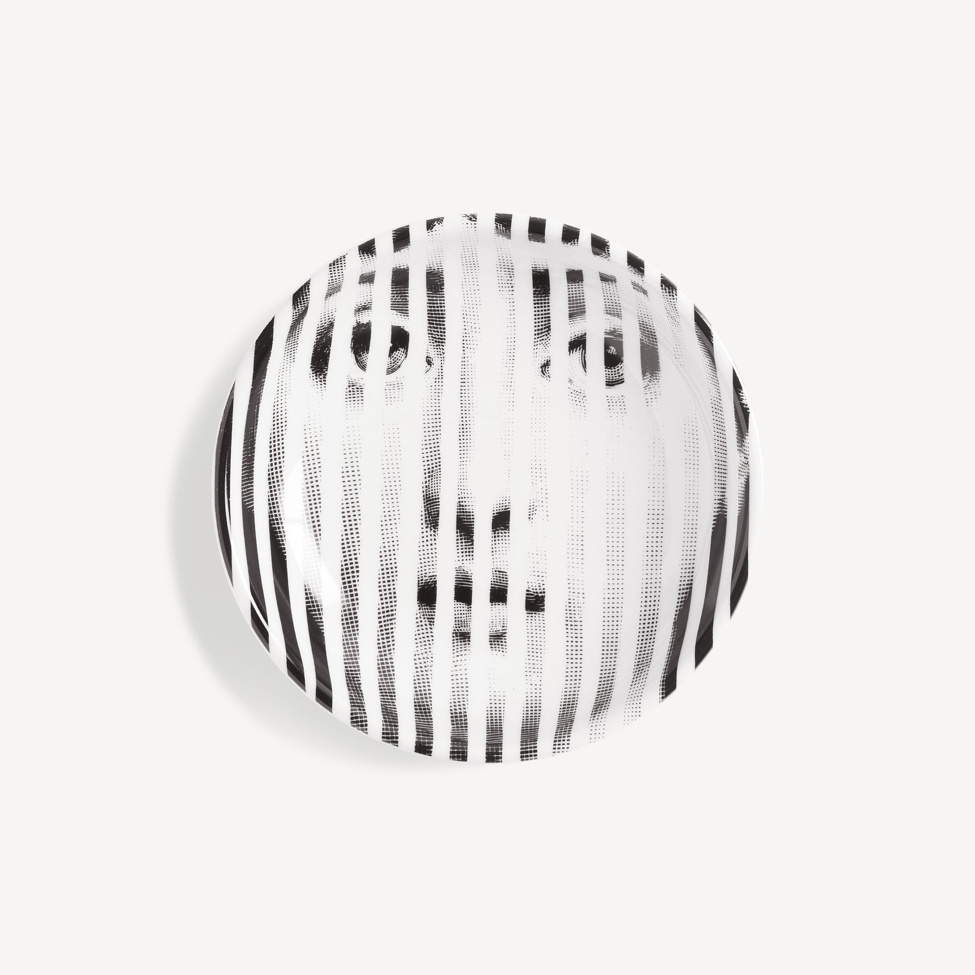 fornasetti-tema-e-variazioni-n-34-aschenbecher-porzellan-lina-cavalieri image 1