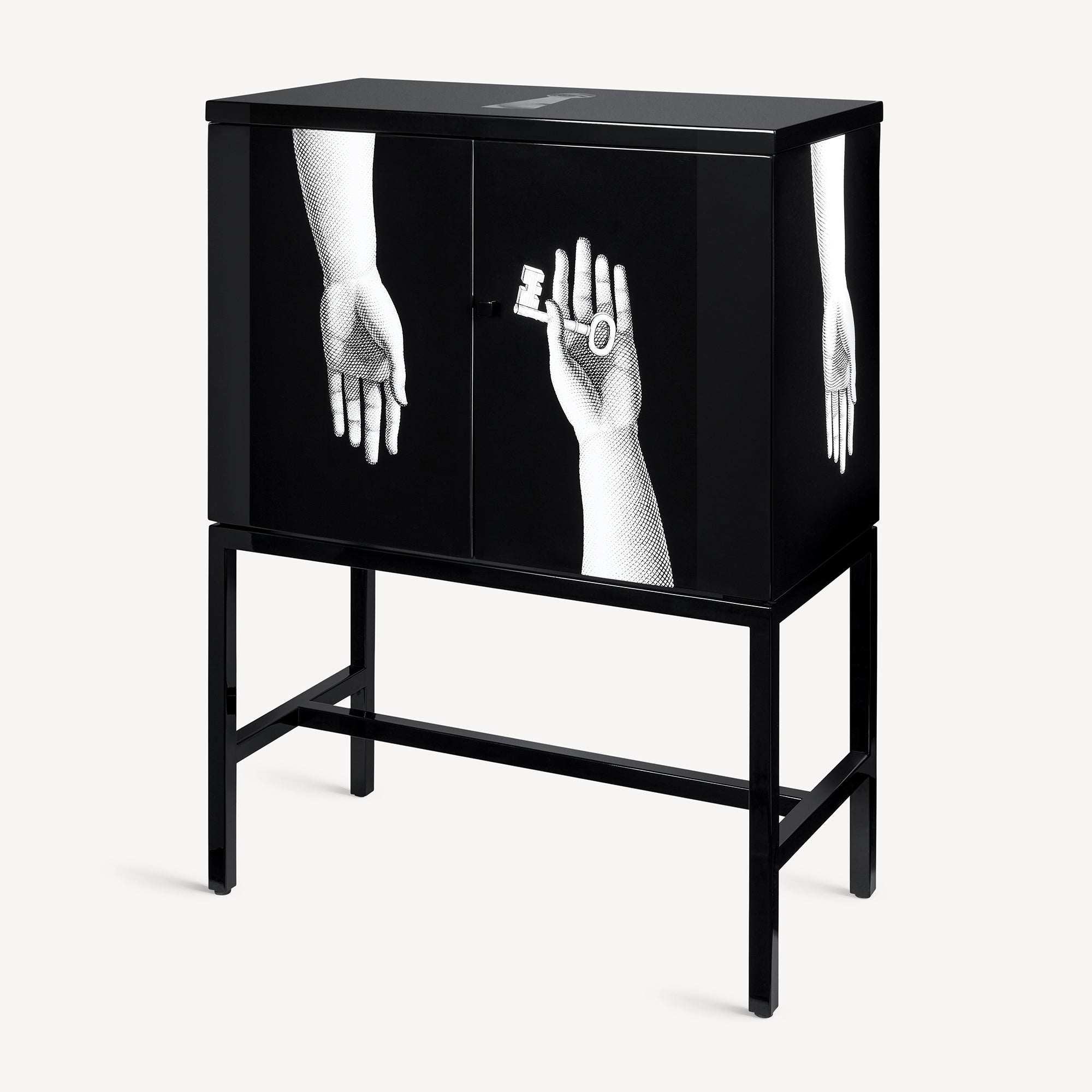 atelier-fornasetti-mani-sideboard-hand-schl-ssel-kommode-klein image 4