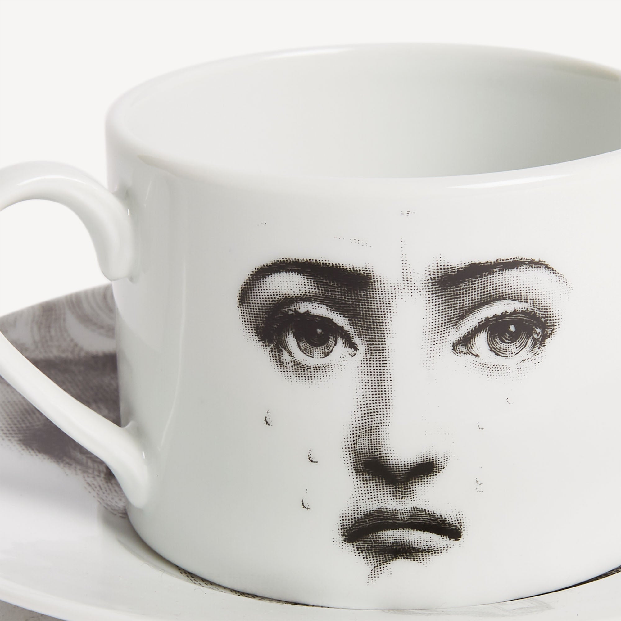 fornasetti-tema-e-variazioni-teetasse-il-fumo-fa-male image 3