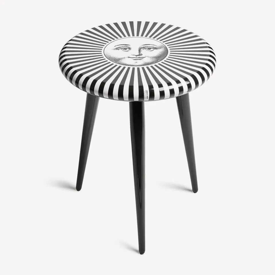 fornasetti-sole-raggiante-hocker-sitz-mit-sonne-und-holzbeinen image 1