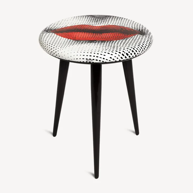 fornasetti-bocca-hocker-mund-holzbeine-sitzhocker image 1