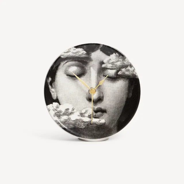atelier-fornasetti-tra-le-nuvole-tischuhr-gesicht-wolken image 1