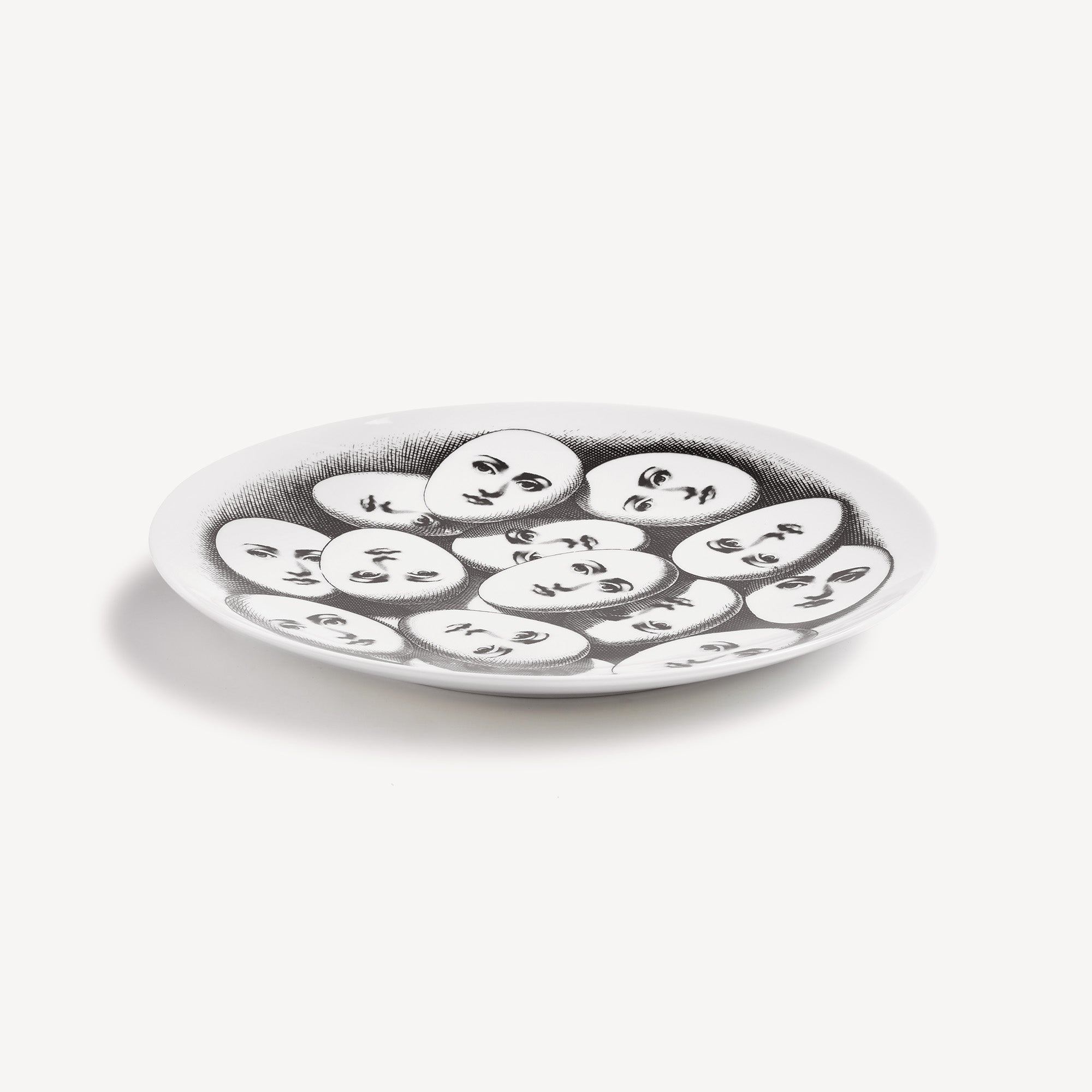 fornasetti-tema-e-variazioni-n-187-wandteller-gesicht image 2