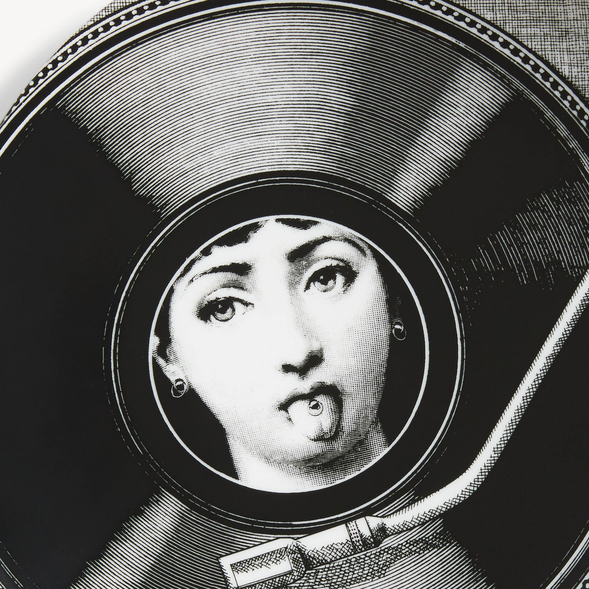 fornasetti-tema-e-variazioni-n-370-wandteller-porzellan image 4