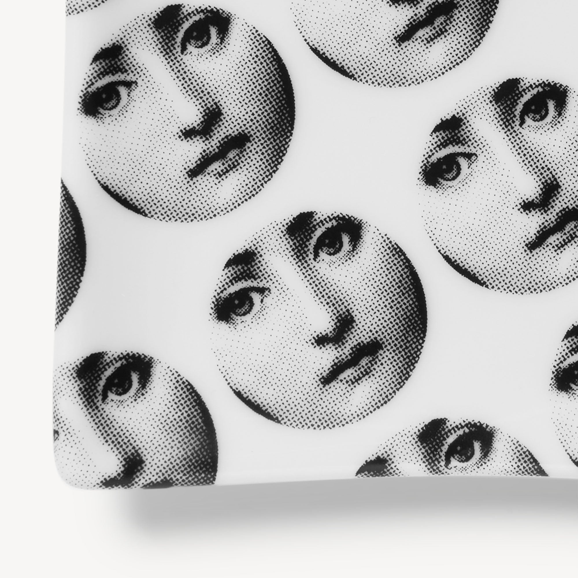 fornasetti-tema-e-variazioni-n-197-aschenbecher-rechteckig image 4