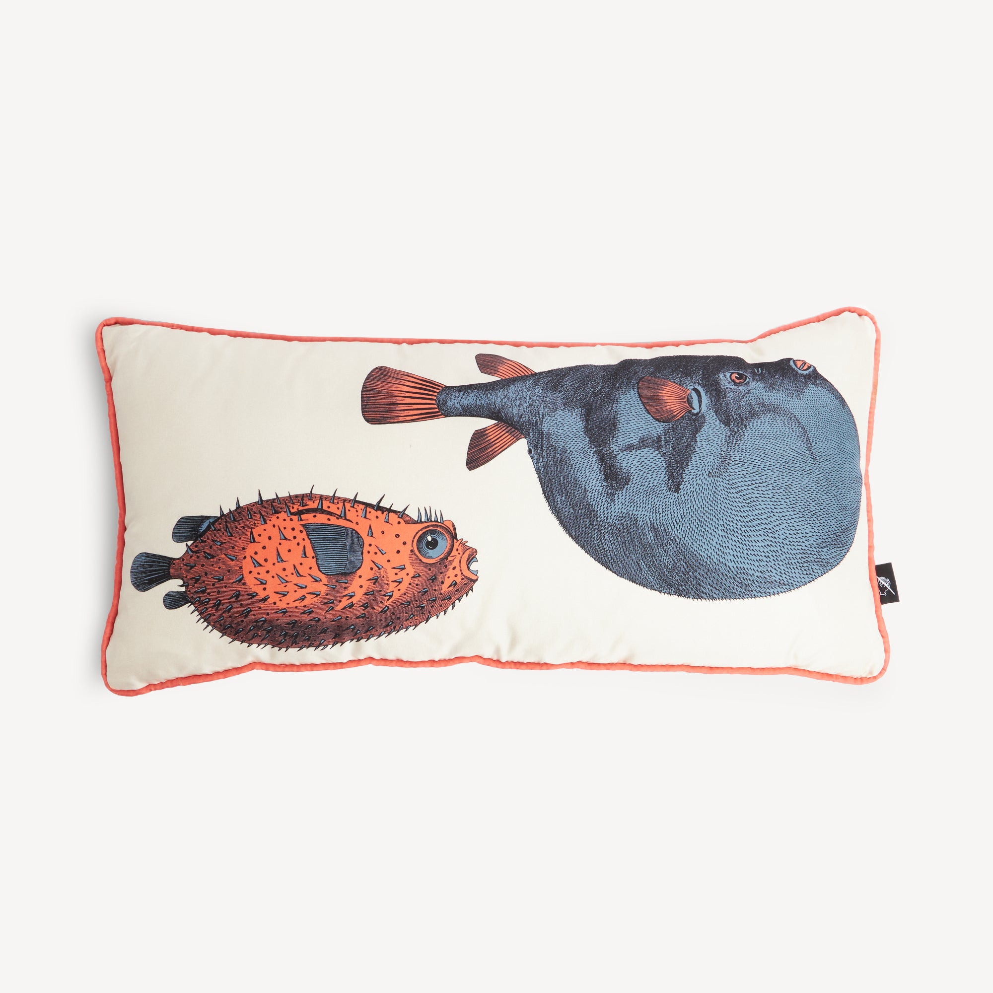 fornasetti-pesci-kissen-seide-fische-blau-rot image 1