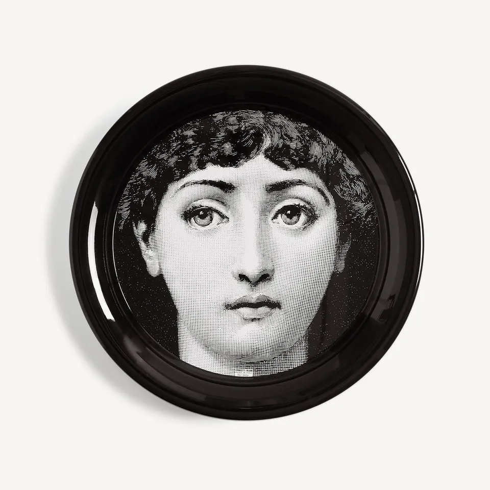 fornasetti-tema-e-variazioni-tablett-n-1-rund-lina-cavalieri image 1