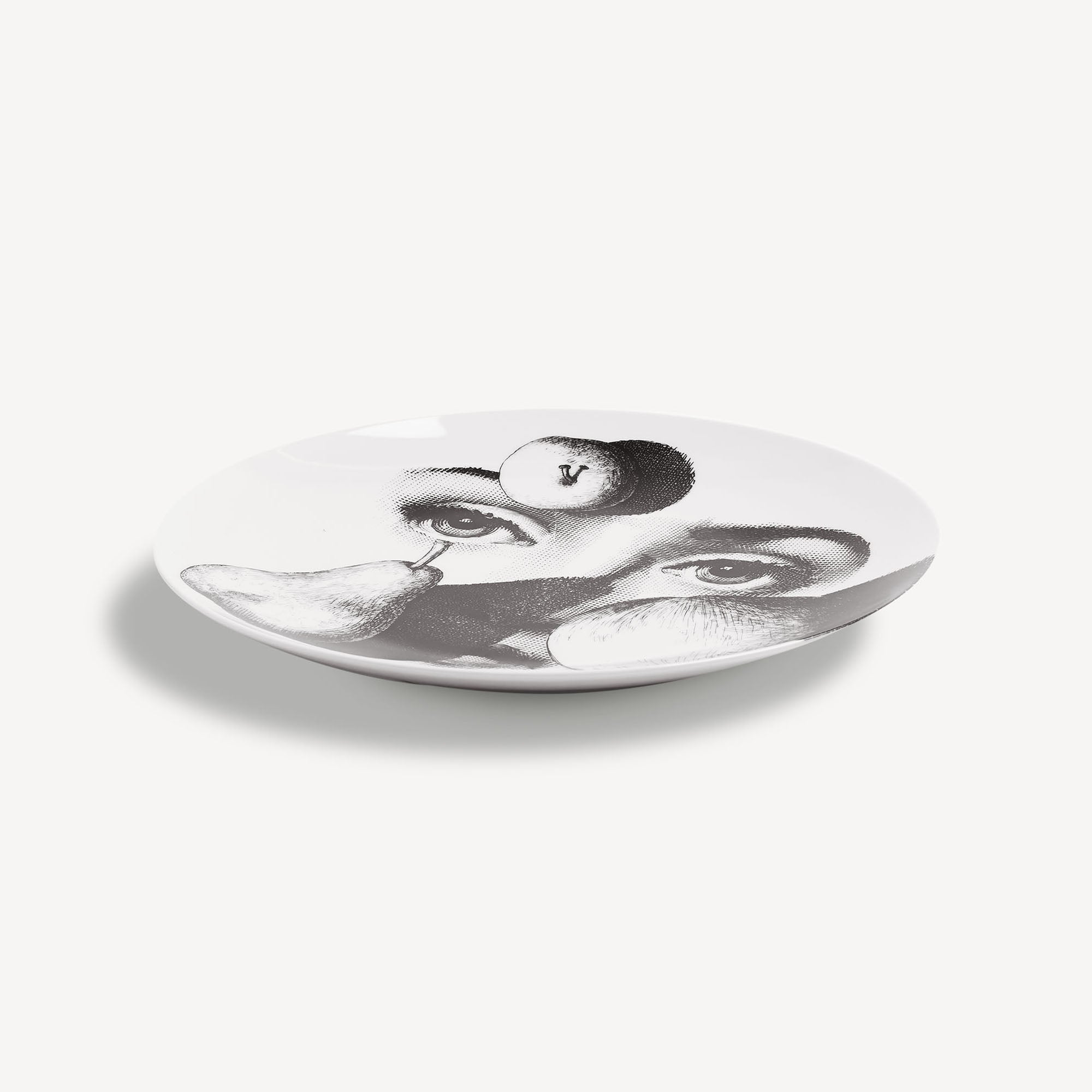 fornasetti-tema-e-variazioni-n-218-wandteller-porzellan-gesicht image 2