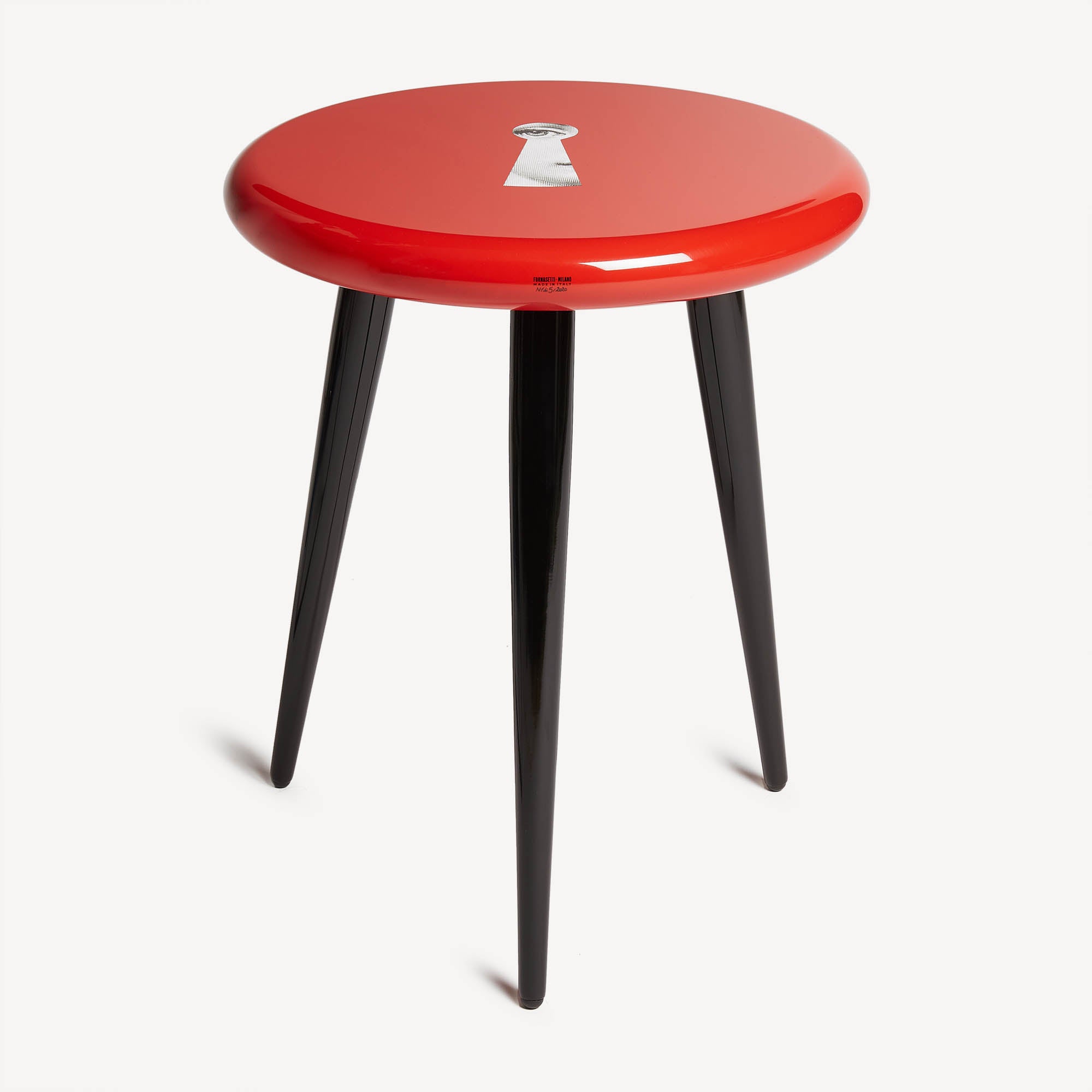 fornasetti-serratura-hocker-sitzhocker-holzbeine image 1