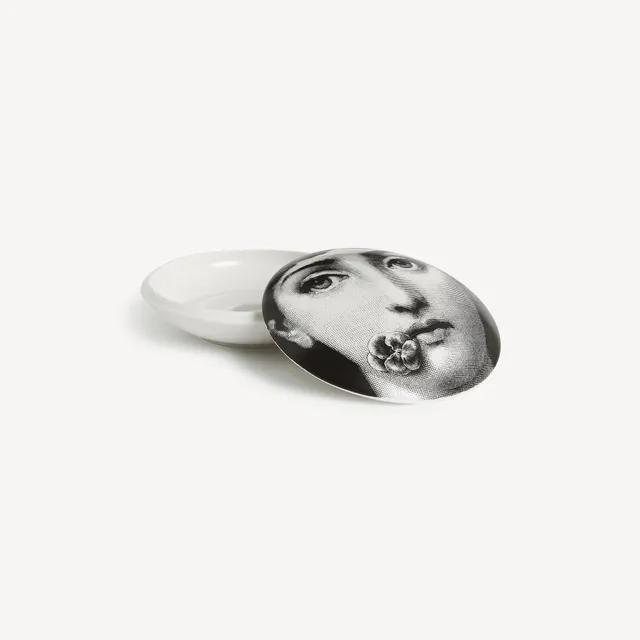 fornasetti-tema-e-variazioni-n-137-dose-rund-porzellan-gesicht image 1